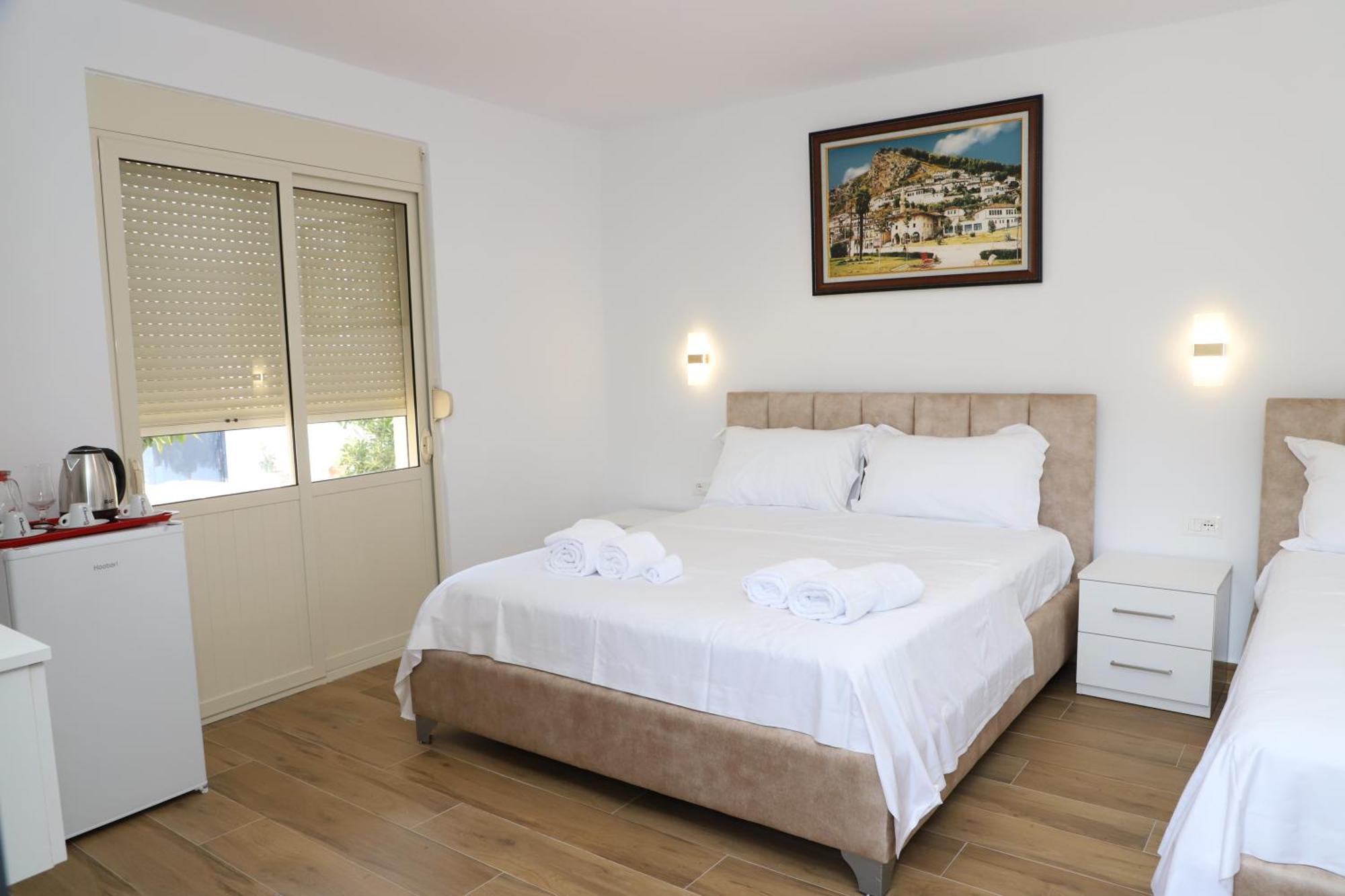 Guest House Esanbja Berat Exterior foto