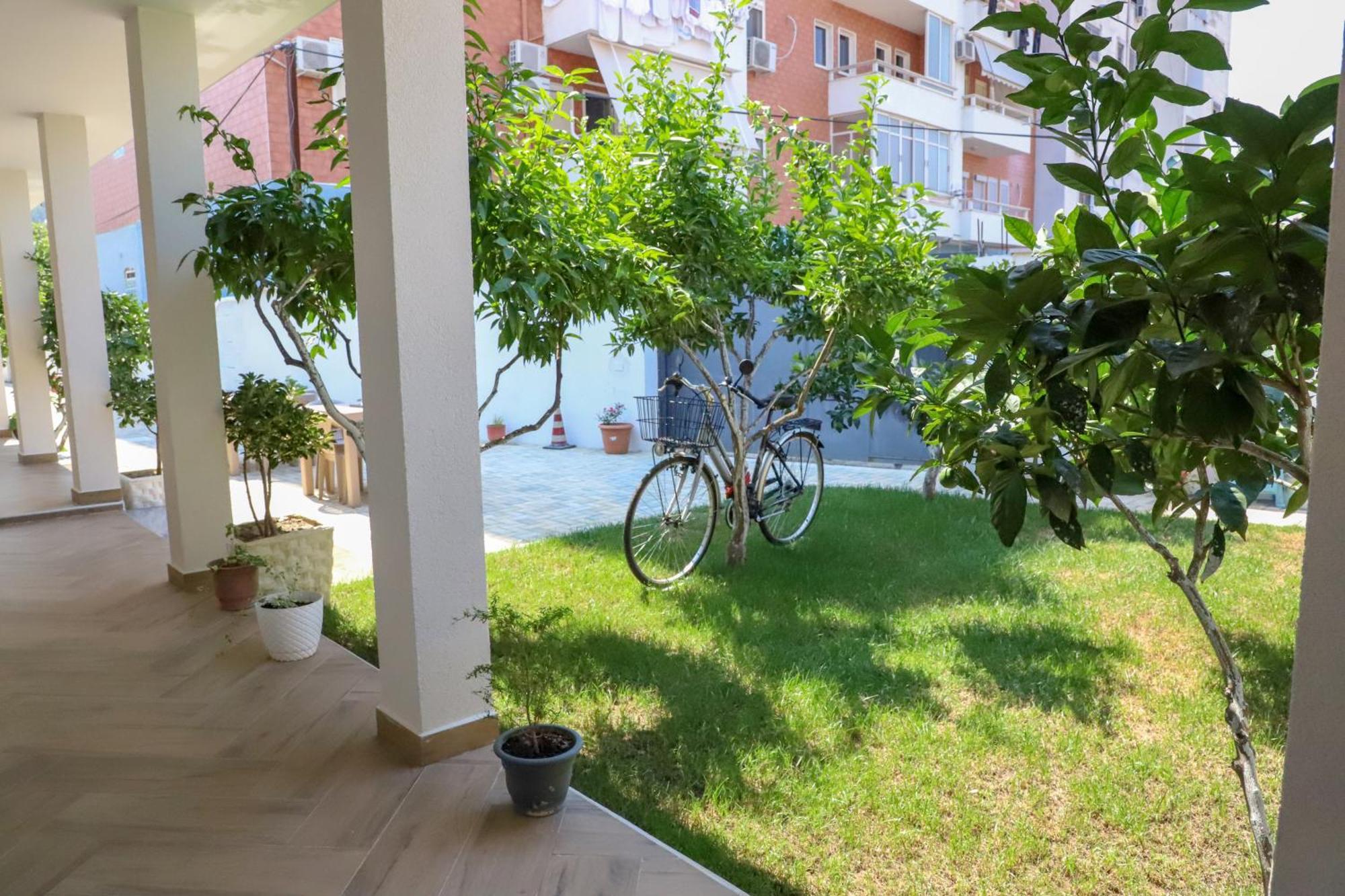 Guest House Esanbja Berat Exterior foto
