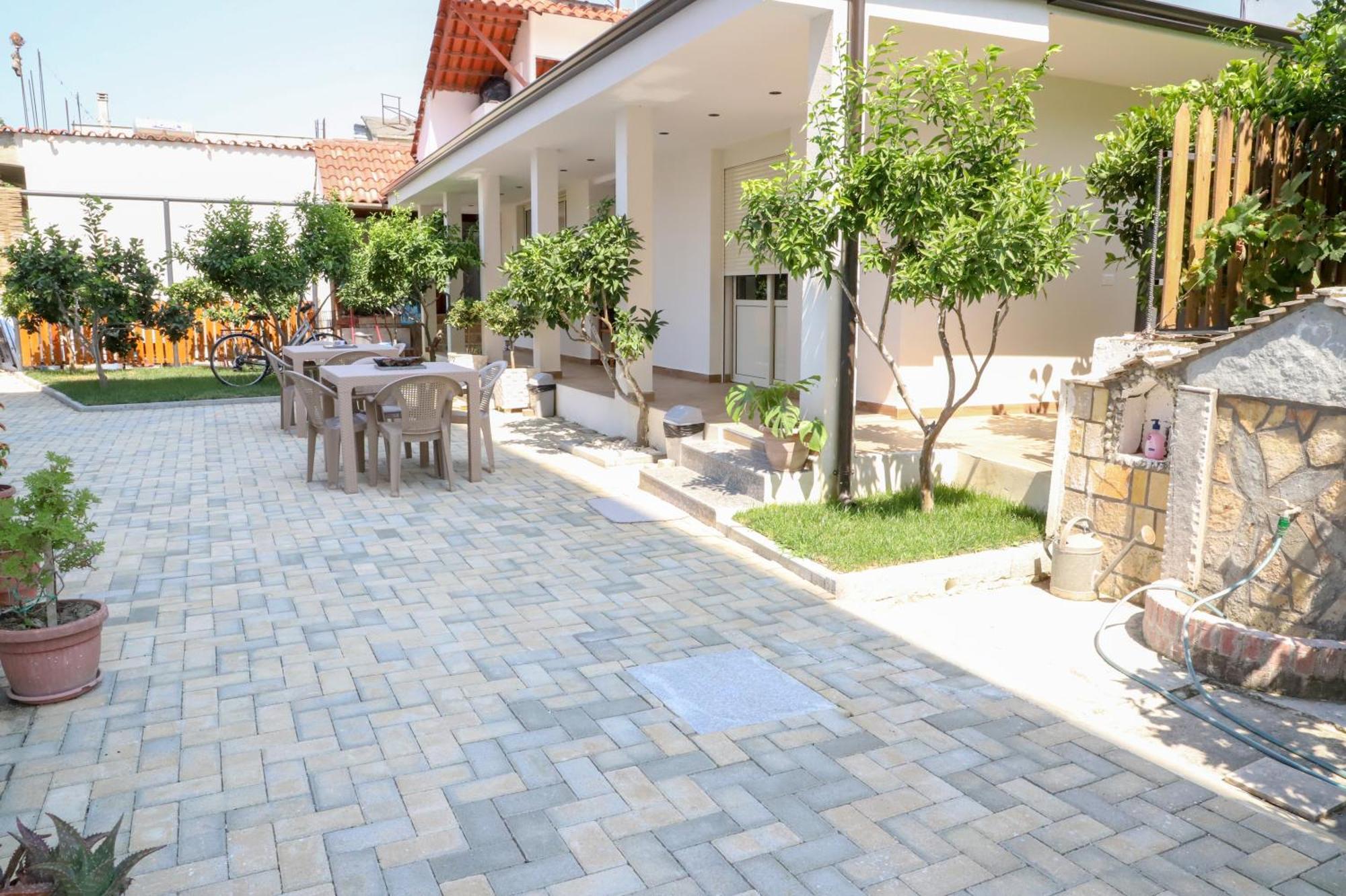 Guest House Esanbja Berat Exterior foto
