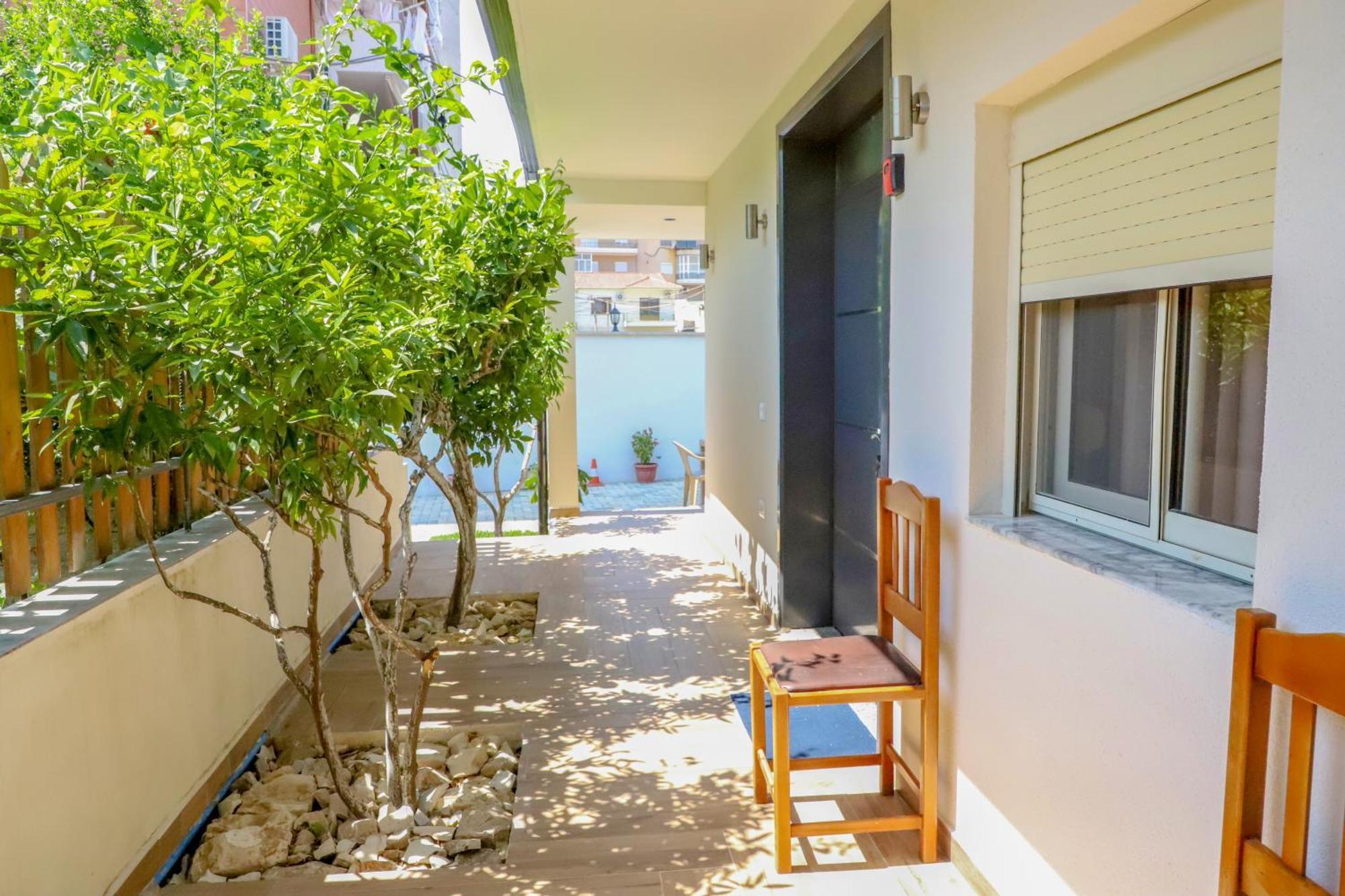Guest House Esanbja Berat Exterior foto